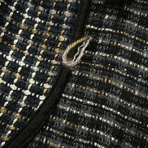 Jones New York Cape, side toggle closure. Blue, white and tan, women’s one size. - Picture 6 of 7